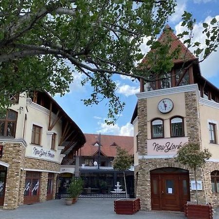 New York Pension Dunajská Streda Exteriör bild